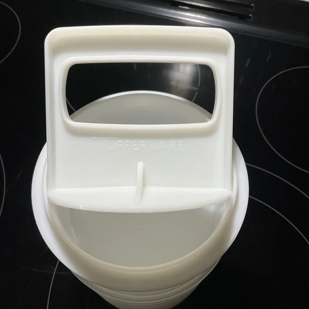 TUPPERWARE 4 inch 1/4 lb Hamburger Burger Press 882 884 lid Seal 6 Keepers